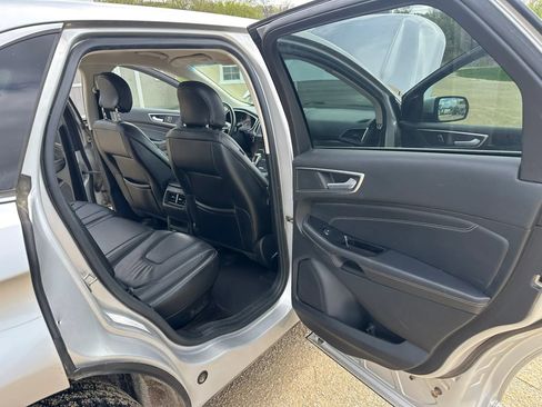Used 2018 Ford Edge Titanium w/ Technology Package FWD image 12