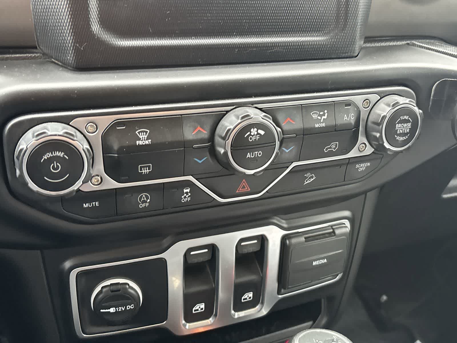 Used 2020 Jeep Wrangler Sport AWD/4WD image 13