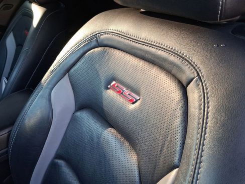 Used 2017 Chevrolet Camaro SS RWD image 11