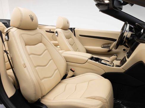 Used 2015 Maserati GranTurismo Convertible RWD image 4