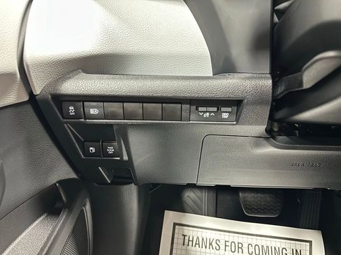 Used 2025 Toyota Sienna LE FWD image 17