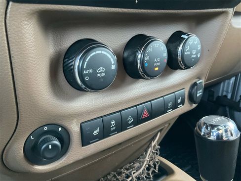 Used 2015 Jeep Wrangler Unlimited Sahara w/ Dual Top Group image 25