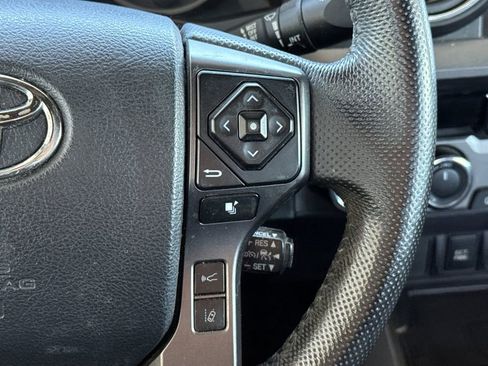 Used 2018 Toyota Tacoma TRD Sport image 33