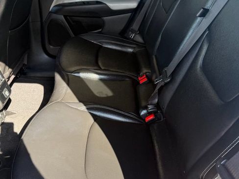Used 2025 Jeep Compass Limited AWD/4WD image 4