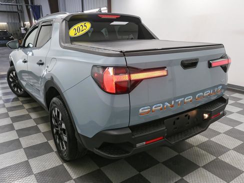 Used 2025 Hyundai Santa Cruz SEL AWD/4WD image 9