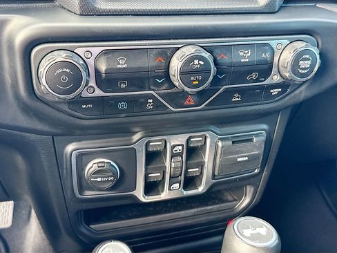 Used 2021 Jeep Wrangler Unlimited Sahara AWD/4WD image 12