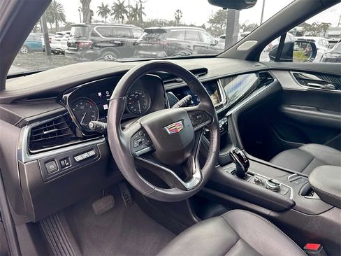 Used 2024 Cadillac XT6 Premium Luxury w/ Technology Package image 10