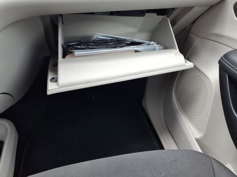Used 2023 Chrysler Voyager LX FWD image 16