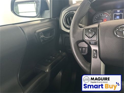 Used 2021 Toyota Tacoma TRD Off-Road image 6