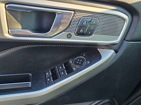 Used 2021 Ford Explorer Limited w/ Equipment Group 301A AWD/4WD image 11