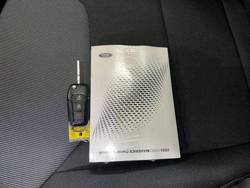 Used 2024 Ford Maverick XL image 4