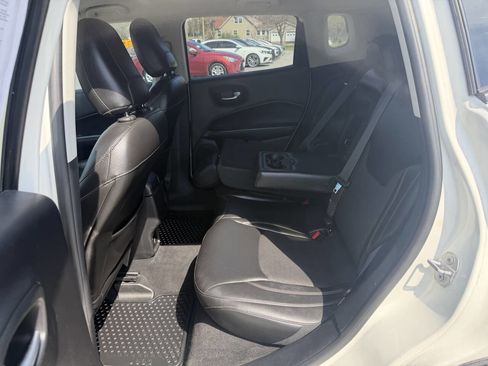 Used 2018 Jeep Compass Latitude w/ Cold Weather Group AWD/4WD image 10