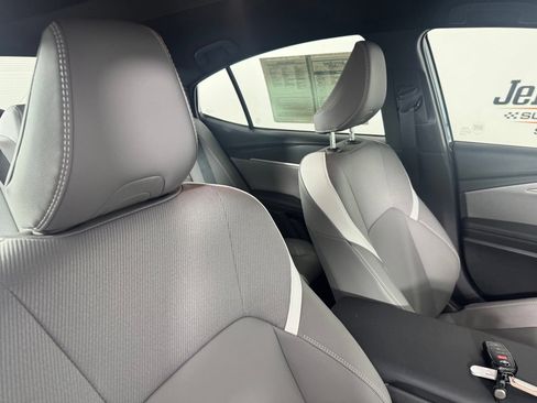 Used 2025 Toyota Camry SE FWD image 32