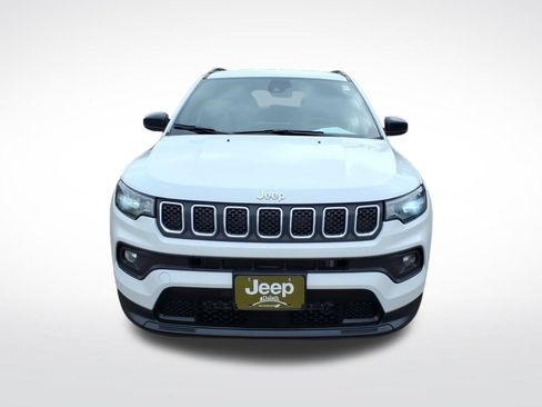 Used 2024 Jeep Compass Latitude w/ Altitude Special Edition AWD/4WD image 9