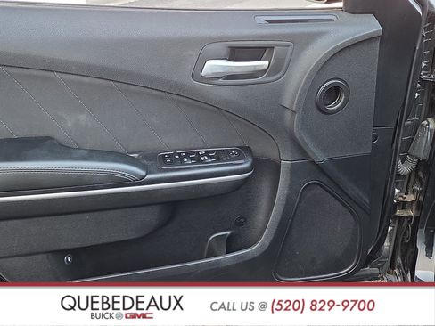 Used 2018 Dodge Charger SXT w/ Blacktop Package RWD image 9