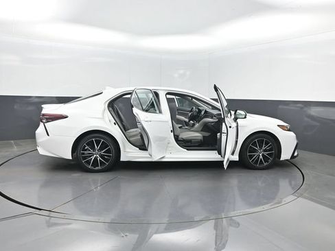 Used 2022 Toyota Camry SE FWD image 40