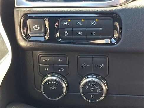 Used 2025 GMC Yukon XL Denali image 25