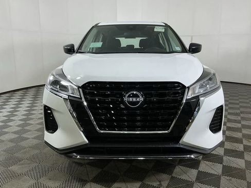 New 2025 Nissan Kicks Play S image 2