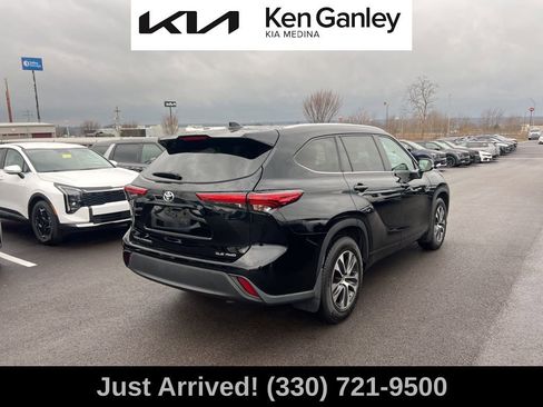 Used 2021 Toyota Highlander XLE image 5