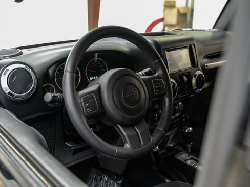 Used 2015 Jeep Wrangler Rubicon w/ Power Convenience Group AWD/4WD image 21