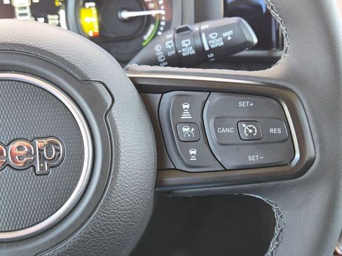 Used 2025 Jeep Wrangler Willys image 30