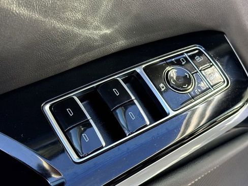 Certified 2025 Cadillac Escalade Premium Luxury image 13