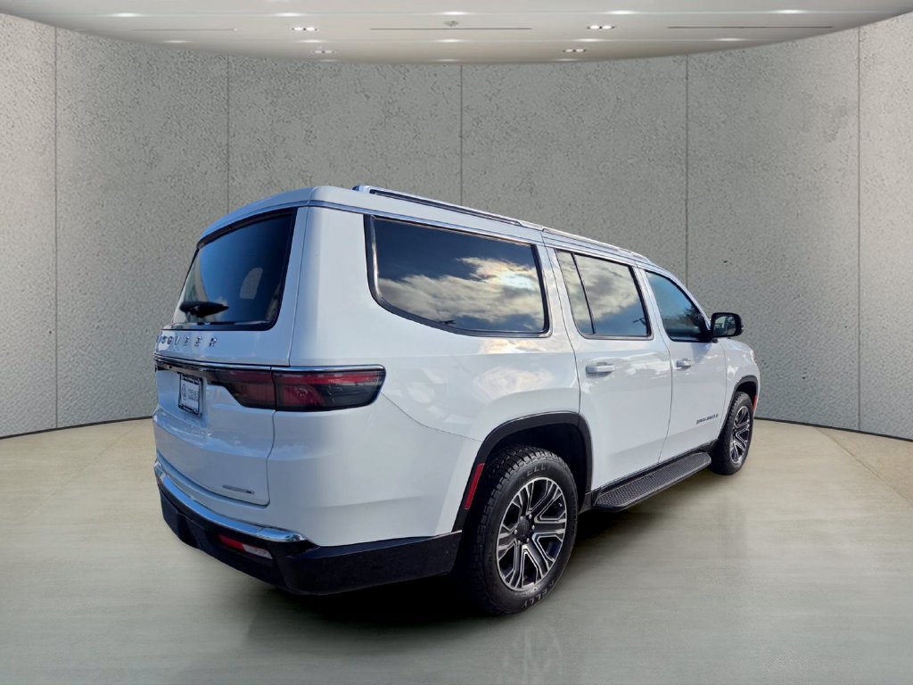Used 2024 Jeep Wagoneer Series II w/ Flexible Seating Group RWD image 5