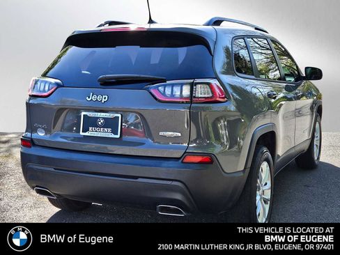 Used 2022 Jeep Cherokee Latitude Lux w/ Sun & Sound Group AWD/4WD image 3