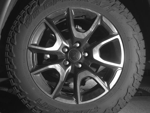 Used 2025 Jeep Compass Trailhawk AWD/4WD image 14