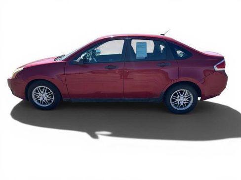 Used 2009 Ford Focus SE FWD image 2