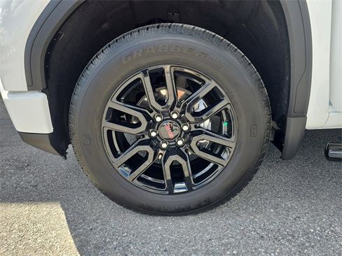 New 2025 GMC Sierra 1500 Elevation image 29