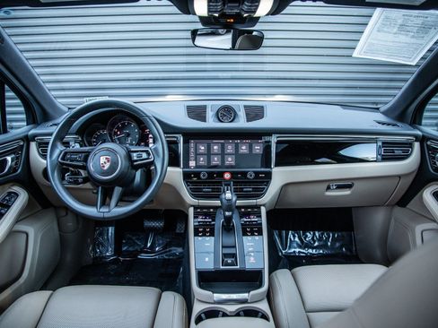 Certified 2025 Porsche Macan image 13