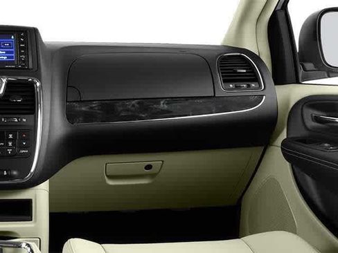 Used 2013 Chrysler Town & Country Limited w/ Luxury Group FWD image 11