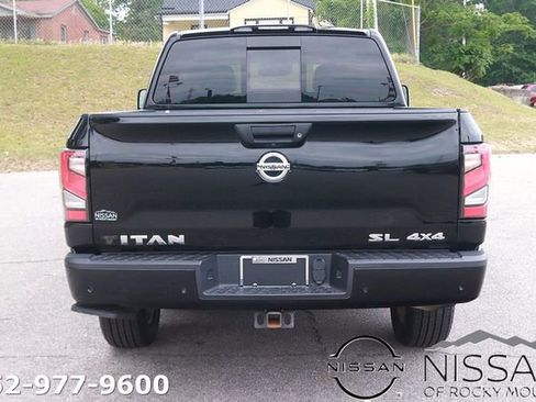 Used 2021 Nissan Titan SL w/ Moonroof Package AWD/4WD image 6