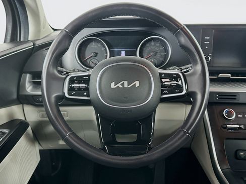 Used 2024 Kia Carnival LX image 18