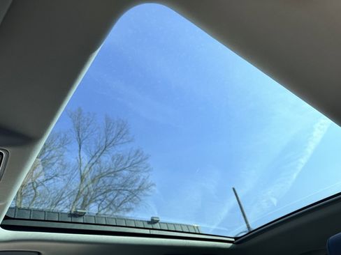 Used 2015 Land Rover Range Rover Sport SE image 34