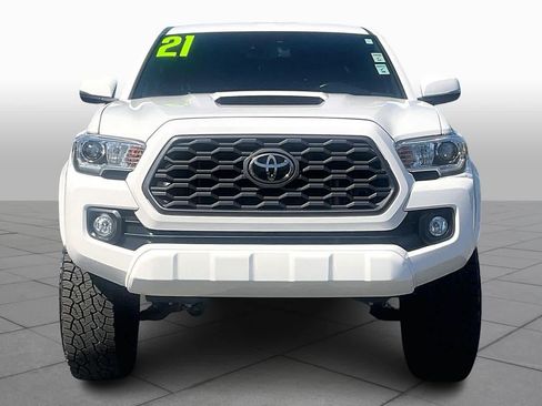 Used 2021 Toyota Tacoma TRD Sport w/ Technology Package image 3