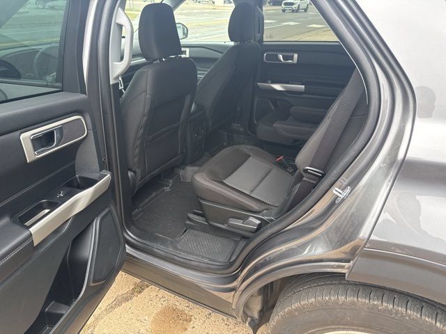 Used 2023 Ford Explorer XLT AWD/4WD image 15