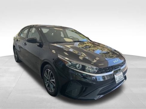 Used 2022 Kia Forte LXS image 3