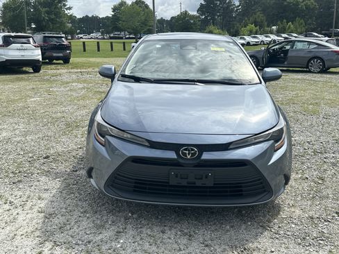 Used 2023 Toyota Corolla LE FWD image 2