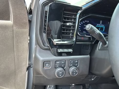 Used 2024 Chevrolet Silverado 2500 ZR2 w/ Technology Package AWD/4WD image 22