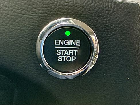 Used 2023 Ford Edge SEL image 9