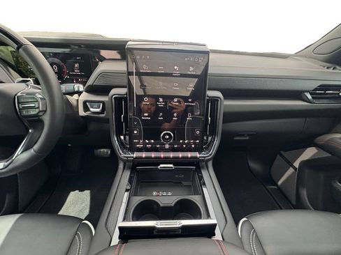 Used 2025 GMC Yukon XL AT4 Ultimate AWD/4WD image 13