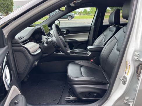 Used 2025 Jeep Compass Limited AWD/4WD image 28