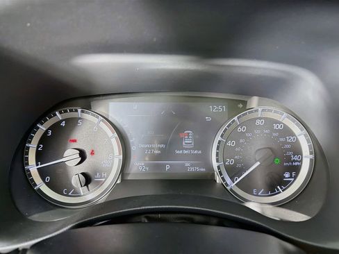 Used 2023 Toyota Highlander XLE FWD image 18