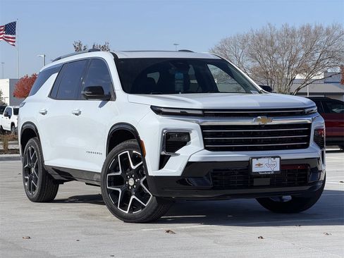 New 2026 Chevrolet Traverse High Country image 2