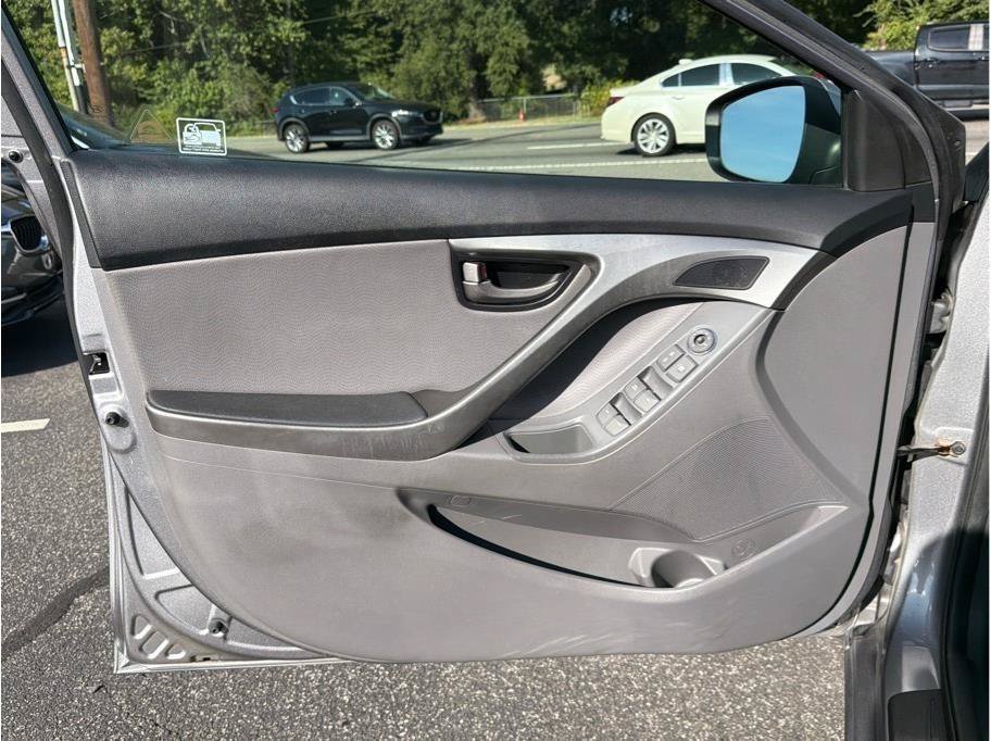 Used 2012 Hyundai Elantra Limited FWD image 7