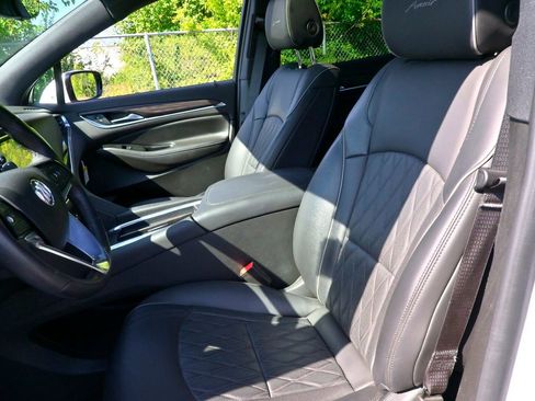 Used 2024 Buick Enclave Avenir w/ Avenir Technology Package image 20