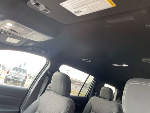 Used 2025 Chevrolet Traverse LT image 31