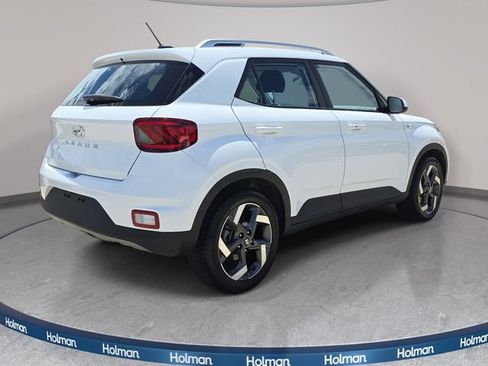 Used 2025 Hyundai Venue SEL FWD image 6